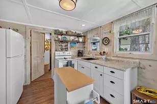 190 Giants Neck Rd, East Lyme, CT 06357 - Photo 3