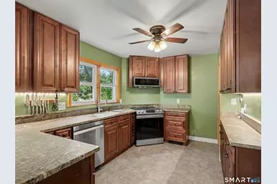 17 North Forest Circle, West Haven, CT 06516 - Photo 3