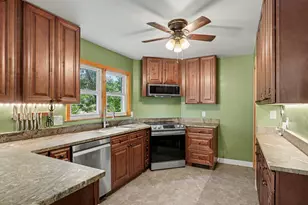 17 N Forest Cir, West Haven, CT 06516 - Photo 3