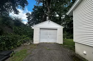 8 Lakeside Dr Exte, Ridgefield, CT 06877 - Photo 9