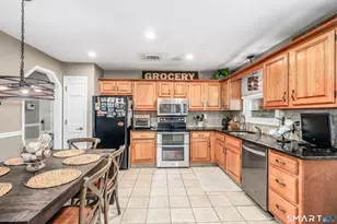 4 Old Turnpike Rd, Brookfield, CT 06804 - Photo 9