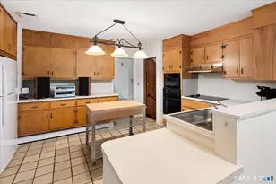 325 Den Rd, Stamford, CT 06903 - Photo 7