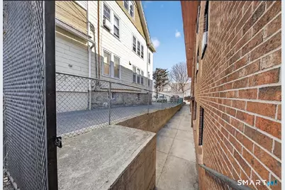 240 Oak Street, Bridgeport, CT 06604 - Photo 15