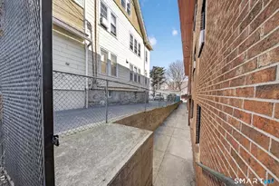 240 Oak St, Bridgeport, CT 06604 - Photo 15