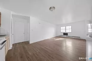 240 Oak St, Bridgeport, CT 06604 - Photo 13