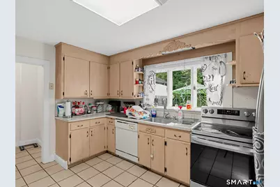 60 Eddy Glover Boulevard, New Britain, CT 06053 - Photo 11