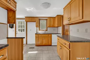 18 Union St, Plymouth, CT 06786 - Photo 9