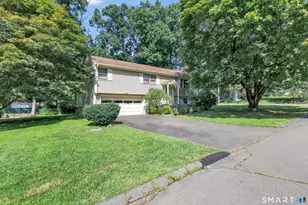 34 Belleview Dr, Derby, CT 06418 - Photo 1