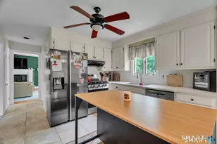 37 Woodside Dr, Branford, CT 06405 - Photo 9