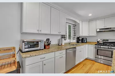 25 Gale Road, Bloomfield, CT 06002 - Photo 9