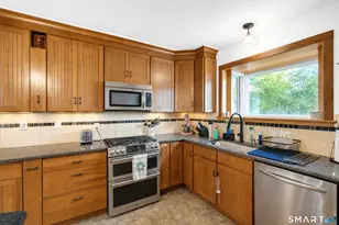 64 Walker St, Manchester, CT 06040 - Photo 3