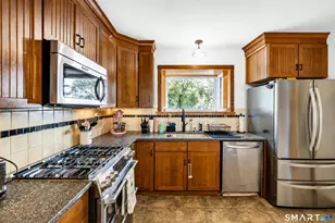 64 Walker St, Manchester, CT 06040 - Photo 5
