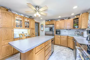 41 Rainbow Ct, Hamden, CT 06514 - Photo 13