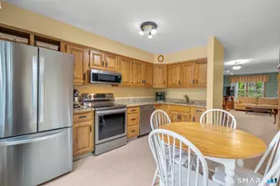 7 Shadowwood Cir, Monroe, CT 06468 - Photo 9