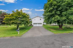 32 Nuthatch Hill Rd, Trumbull, CT 06611 - Photo 23