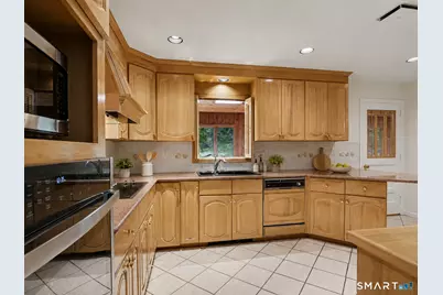 70 Arrow Head Drive, Stamford, CT 06903 - Photo 11