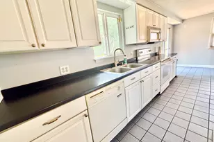 39 Brookview Ave, Waterbury, CT 06706 - Photo 7