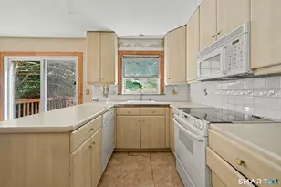 12 Camelot Dr, Norwalk, CT 06850 - Photo 11