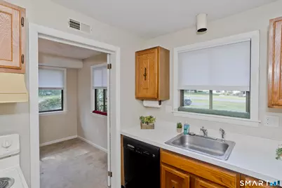 70 Landing Circle #70, Suffield, CT 06078 - Photo 5