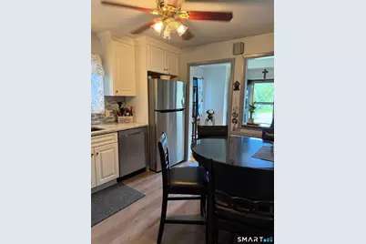 17 Woodhill Lane, West Haven, CT 06516 - Photo 5