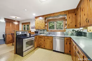 8 Fairwood Farms Dr, West Hartford, CT 06107 - Photo 15