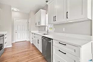 8 South Pond Rd, Bloomfield, CT 06002 - Photo 17
