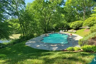 22 North Lake Dr, Hamden, CT 06517 - Photo 13