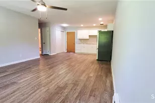 22 North Lake Dr, Hamden, CT 06517 - Photo 9