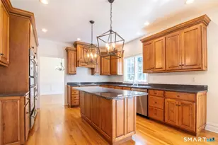24 Plumtree Ln, Trumbull, CT 06611 - Photo 5