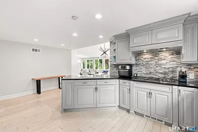 20 Lakeview Drive, West Hartford, CT 06117 - Photo 7