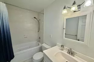70 Renwick Pl, Bridgeport, CT 06604 - Photo 11
