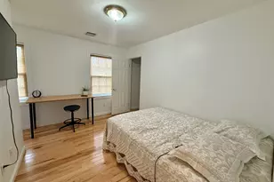 70 Renwick Pl, Bridgeport, CT 06604 - Photo 13