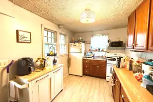 32 Catherine St, Norwalk, CT 06851 - Photo 9