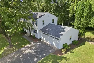 7 Pilgrim Cir, Enfield, CT 06082 - Photo 3