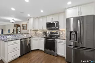27 Rising Trail Ct, Middletown, CT 06457 - Photo 5