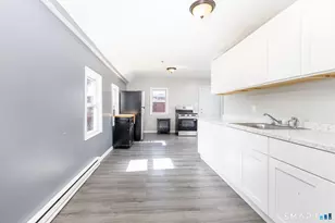 14 Blackhall St, New London, CT 06320 - Photo 11