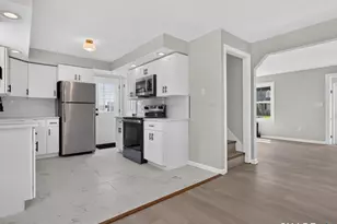 79 W Helen St, Hamden, CT 06514 - Photo 5