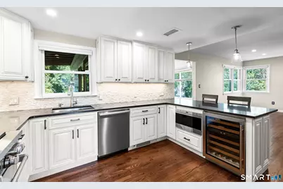 33 Cedar Circle, Stamford, CT 06905 - Photo 5