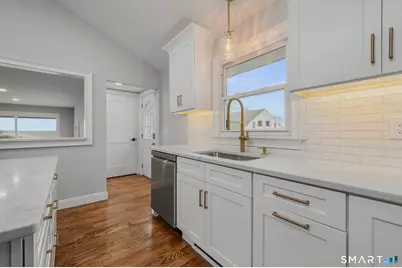 1092 Ocean Avenue, New London, CT 06320 - Photo 23