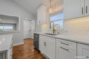 1092 Ocean Ave, New London, CT 06320 - Photo 15