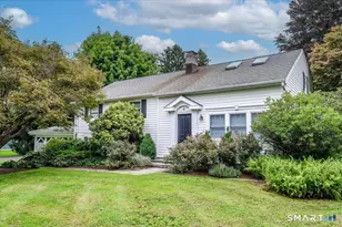 4 Taunton Lake Dr, Newtown, CT 06470 - Photo 3