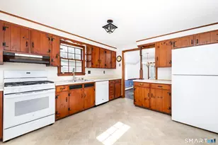 8 Old Pewter Ln, Wethersfield, CT 06109 - Photo 11