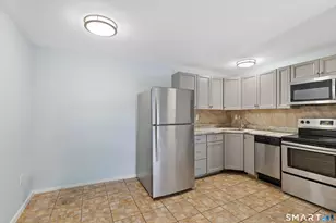 104 Oakwood Ave, West Hartford, CT 06119 - Photo 3