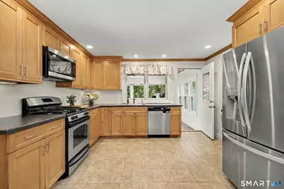 889 Wilcoxson Avenue, Stratford, CT 06614 - Photo 7