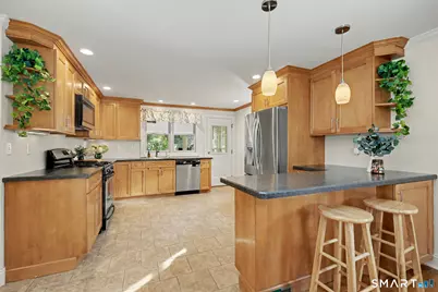 889 Wilcoxson Avenue, Stratford, CT 06614 - Photo 5