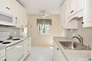 517 Heritage Vlg, Southbury, CT 06488 - Photo 5