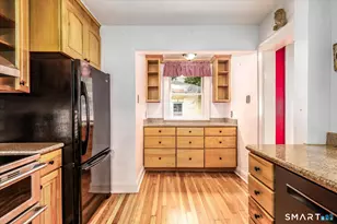 10 Crown St, Trumbull, CT 06611 - Photo 9