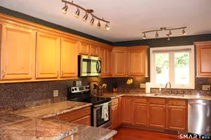 2B Metacomet Dr, East Granby, CT 06026 - Photo 5