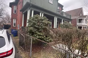 402 Sigourney St, Hartford, CT 06112 - Photo 11