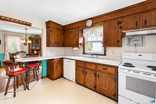98 Wilbur Ave, Meriden, CT 06450 - Photo 7